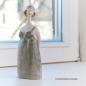 Mobile Preview: Frauen Figur Marlene in grauem Trägerkleid (20 cm)